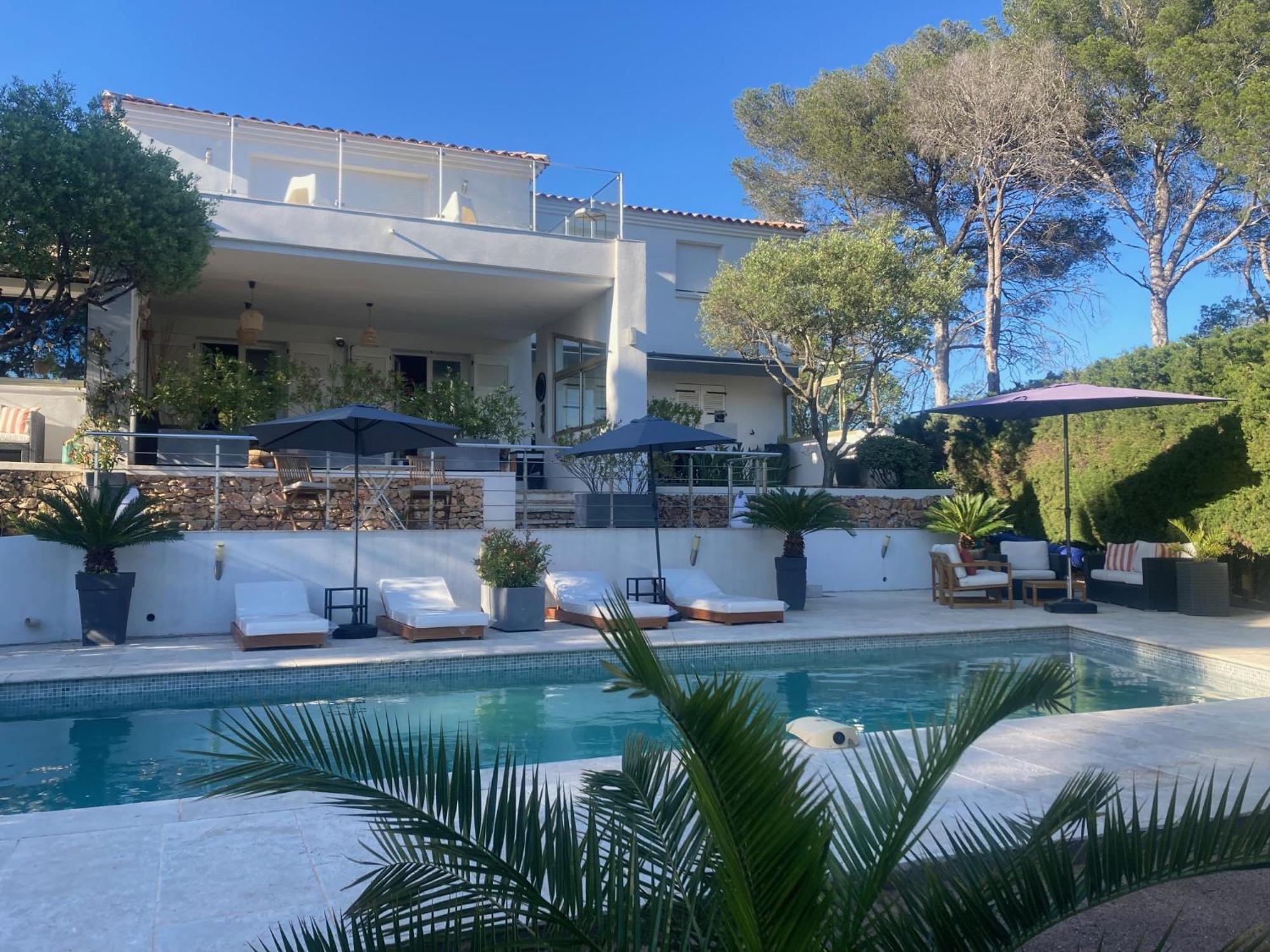 Villa A L'Etage Avec Piscine Proche Bord De Mer Saint-Raphaël Exterior foto
