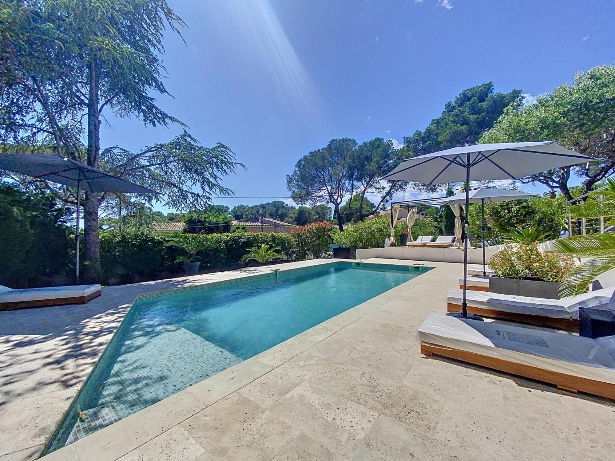 Villa A L'Etage Avec Piscine Proche Bord De Mer Saint-Raphaël Exterior foto